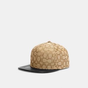 Gorra unisex estilo monogram beige con visera negra